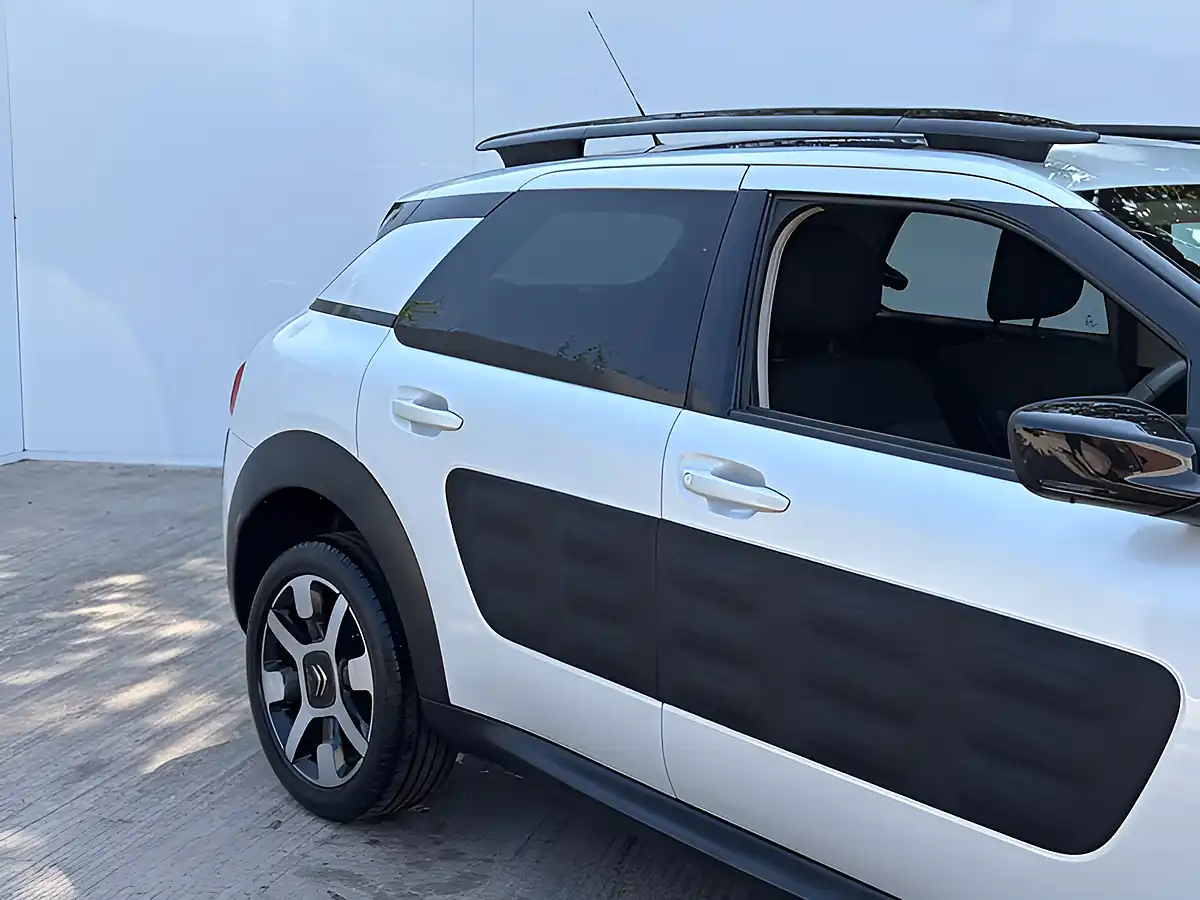 Used 2016 Citroen C4 Cactus Flair Pearl White - Interior and Exterior details 5