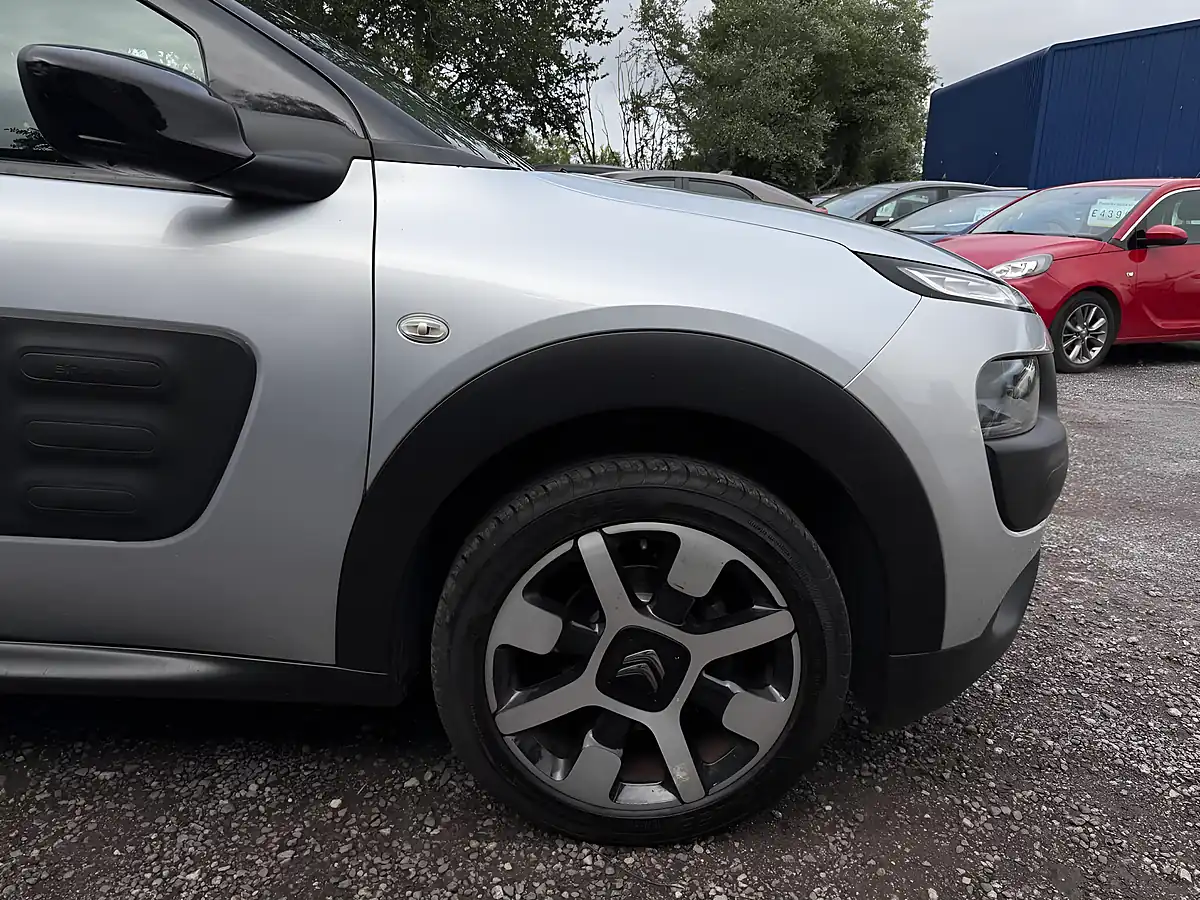 Used 2016 Citroen C4 Cactus Flair Silver - Interior and Exterior details 19