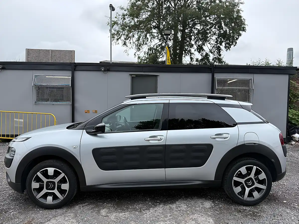 Used 2016 Citroen C4 Cactus Flair Silver - Interior and Exterior details 4