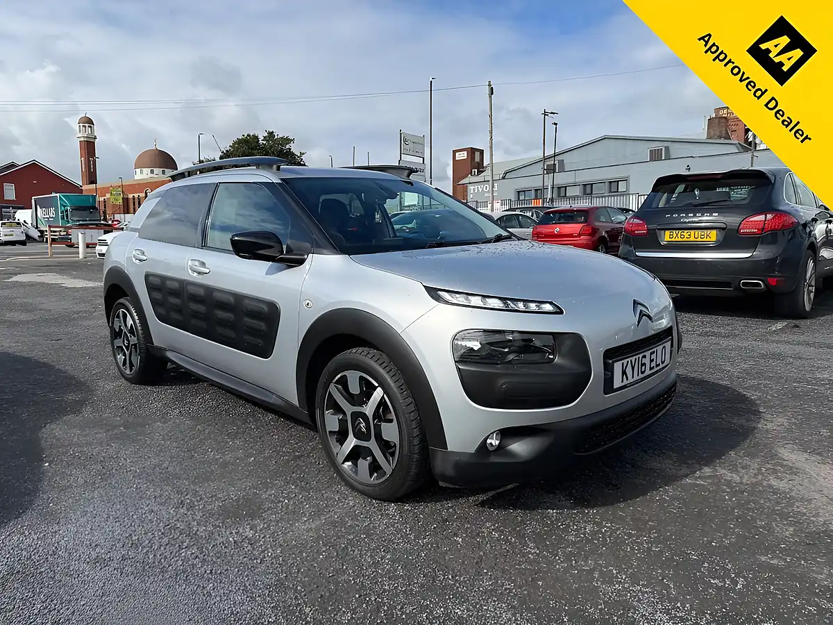 Used 2016 Citroen C4 Cactus Flair Silver - Front View