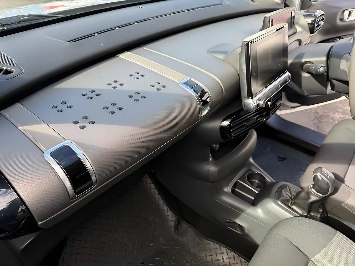 Used 2016 Citroen C4 Cactus Flair Silver - Interior and Exterior details 15