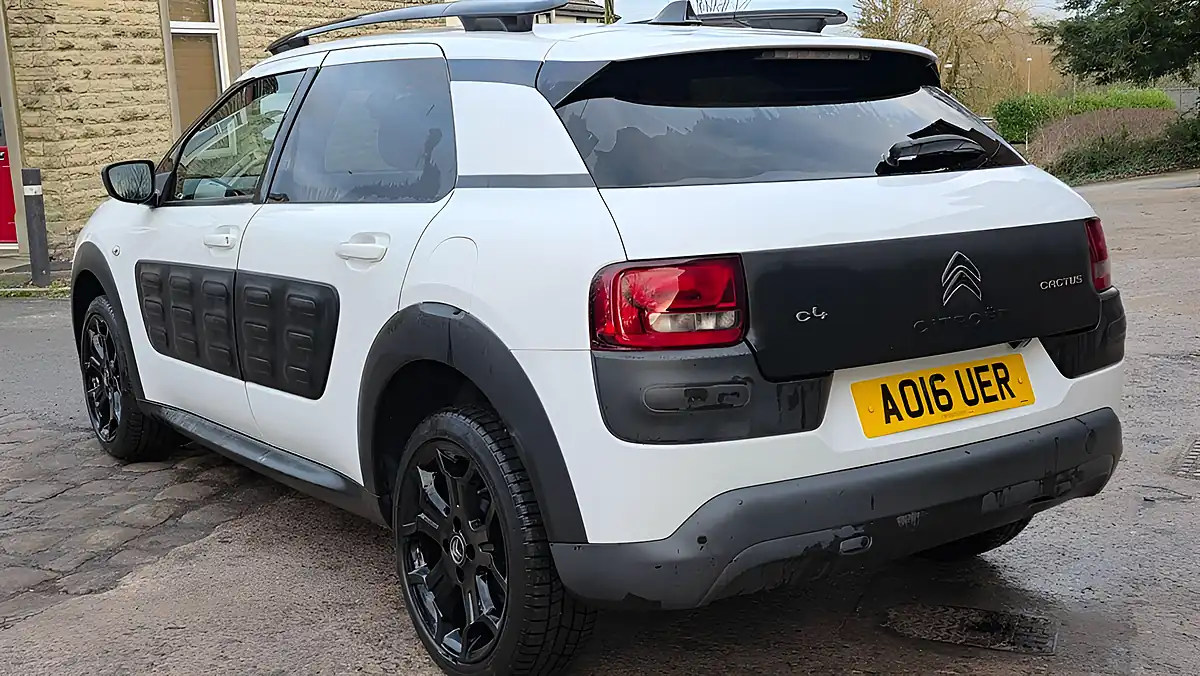 Used 2016 Citroen C4 Cactus Flair White - Interior and Exterior details 7