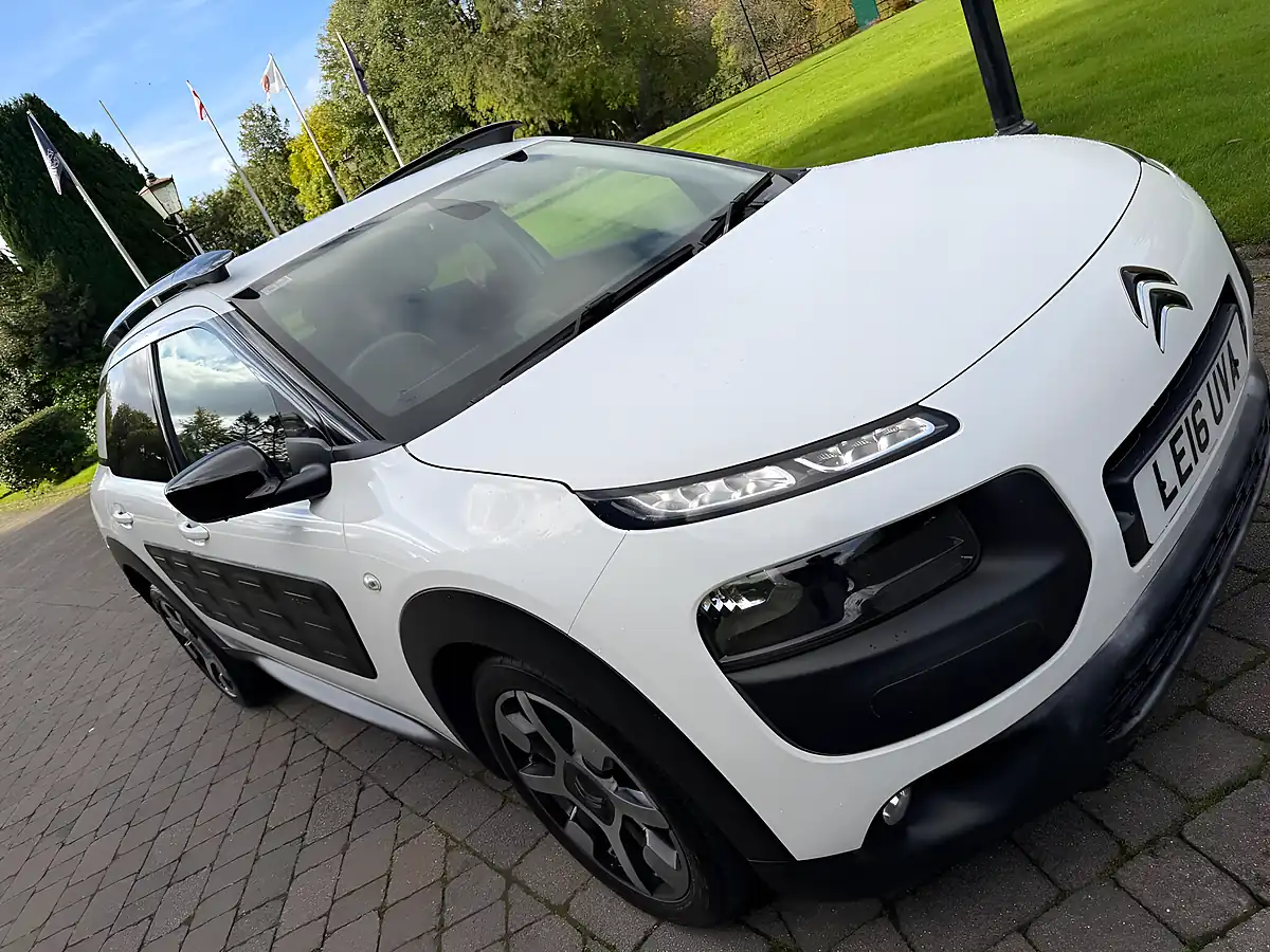 Used 2016 Citroen C4 Cactus Flair White - Interior and Exterior details 11