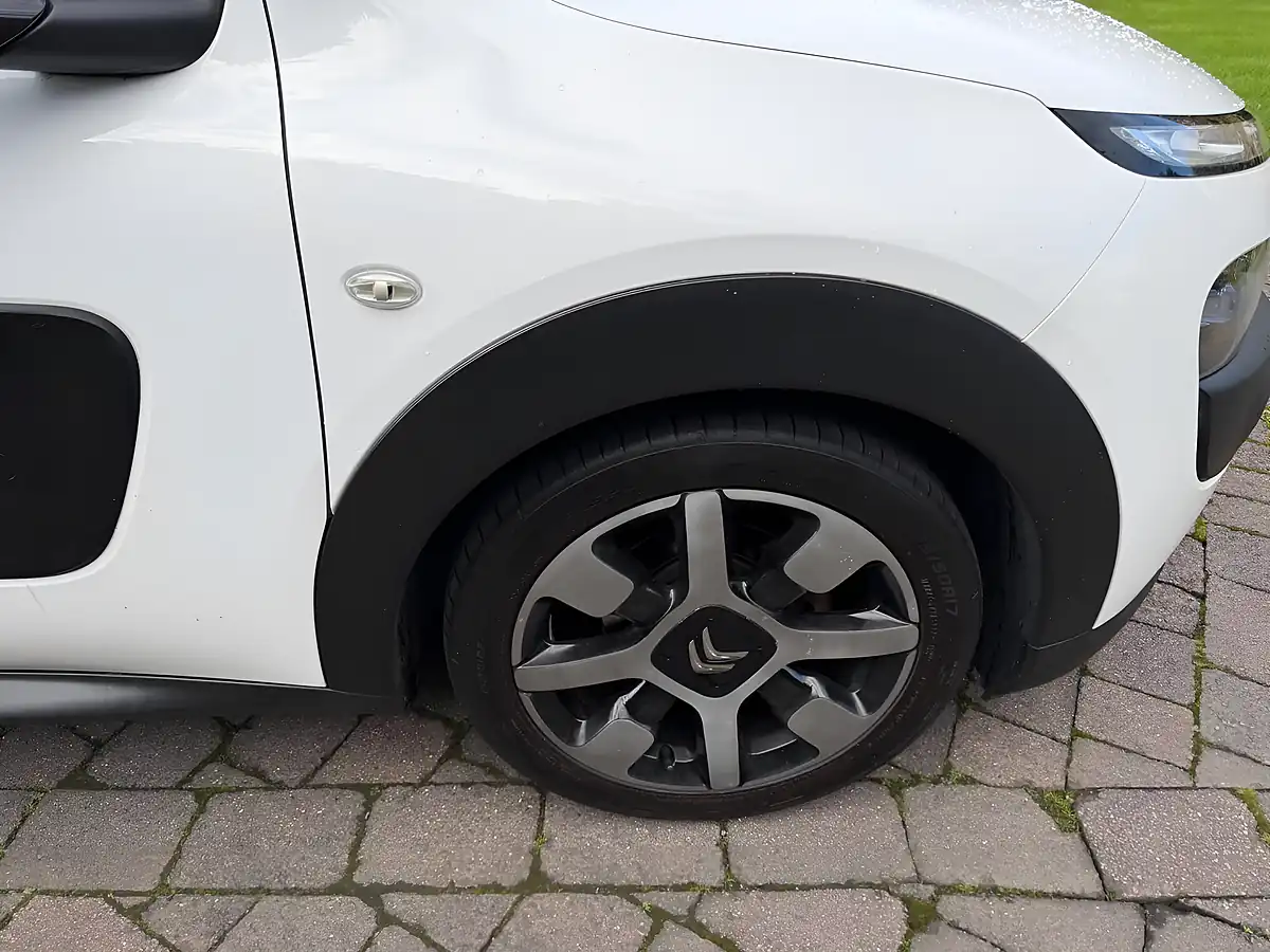Used 2016 Citroen C4 Cactus Flair White - Interior and Exterior details 13