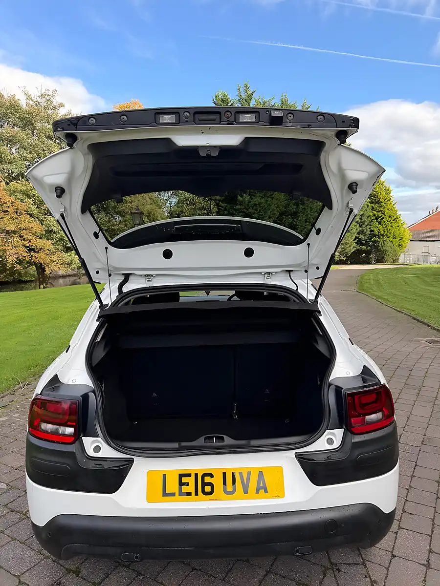 Used 2016 Citroen C4 Cactus Flair White - Interior and Exterior details 17