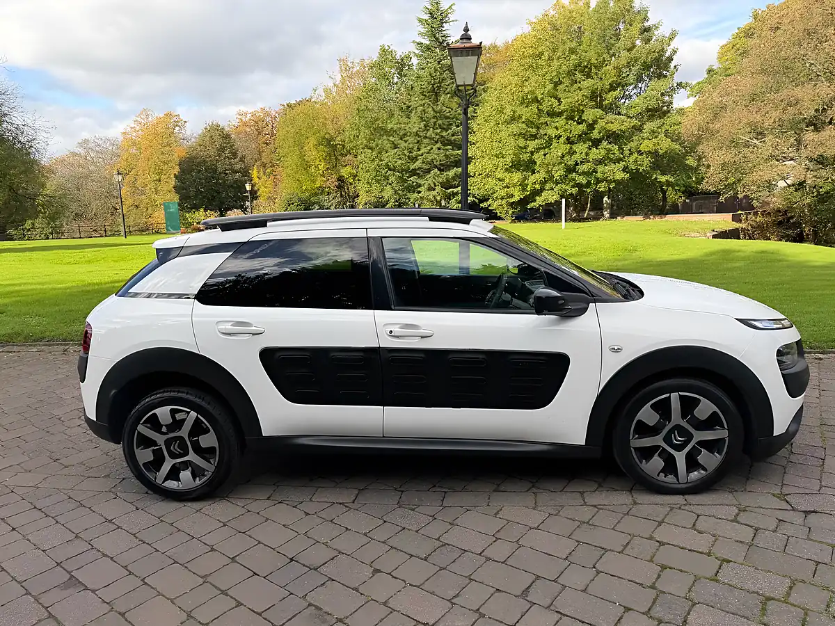 Used 2016 Citroen C4 Cactus Flair White - Interior and Exterior details 3