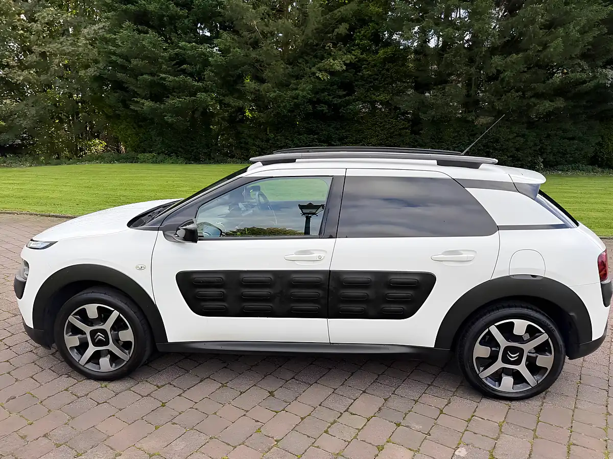Used 2016 Citroen C4 Cactus Flair White - Interior and Exterior details 7