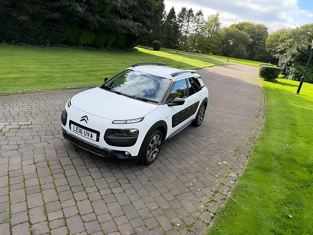 Used 2016 Citroen C4 Cactus Flair White - Interior and Exterior details 9