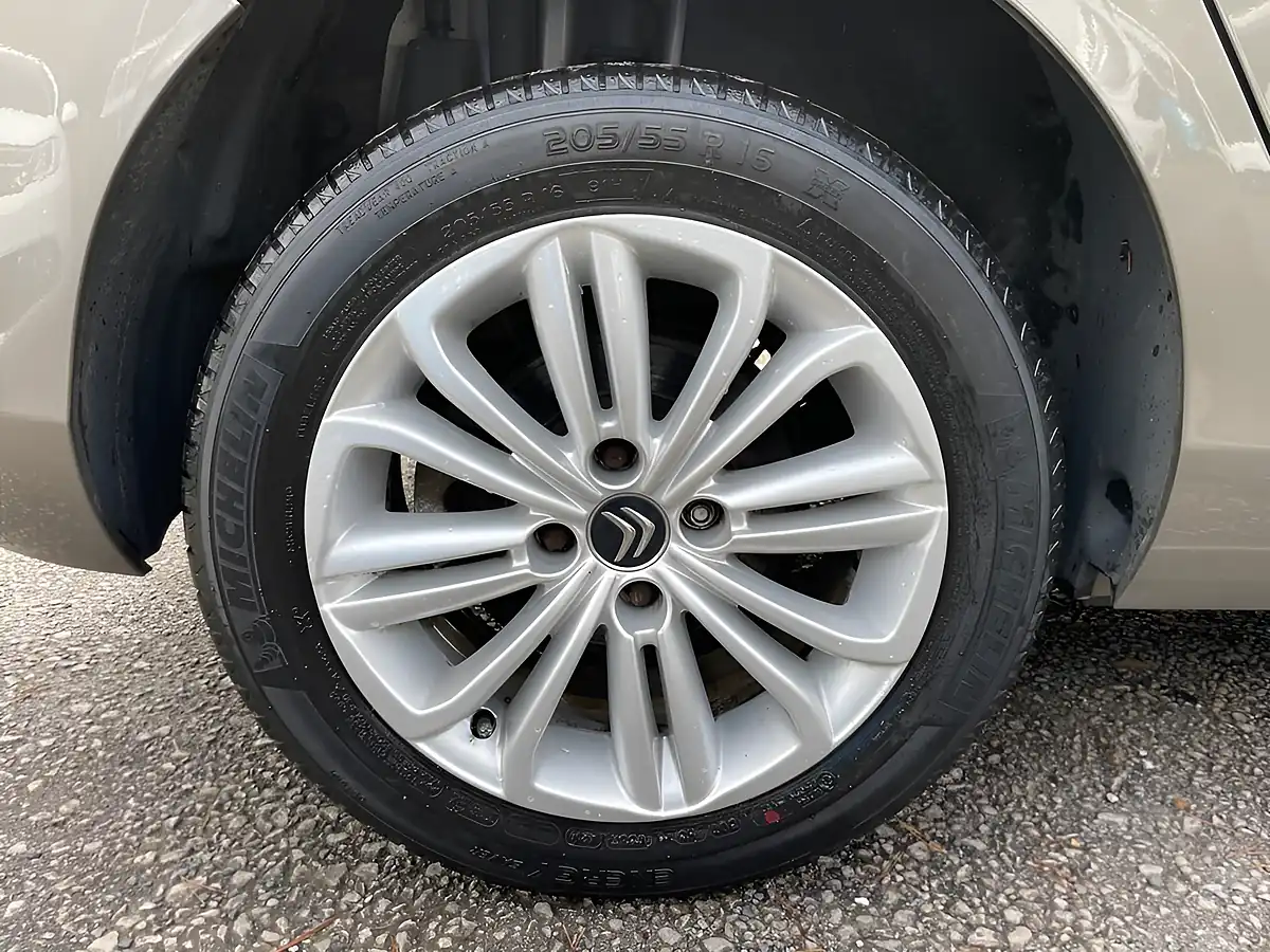 Used 2016 Citroen C4 Flair Grey - Interior and Exterior details 9