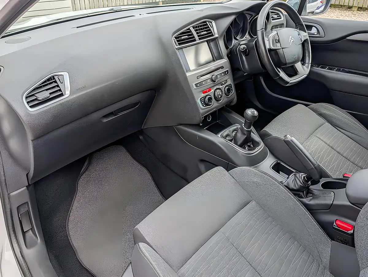 Used 2016 Citroen C4 Flair White - Interior and Exterior details 17
