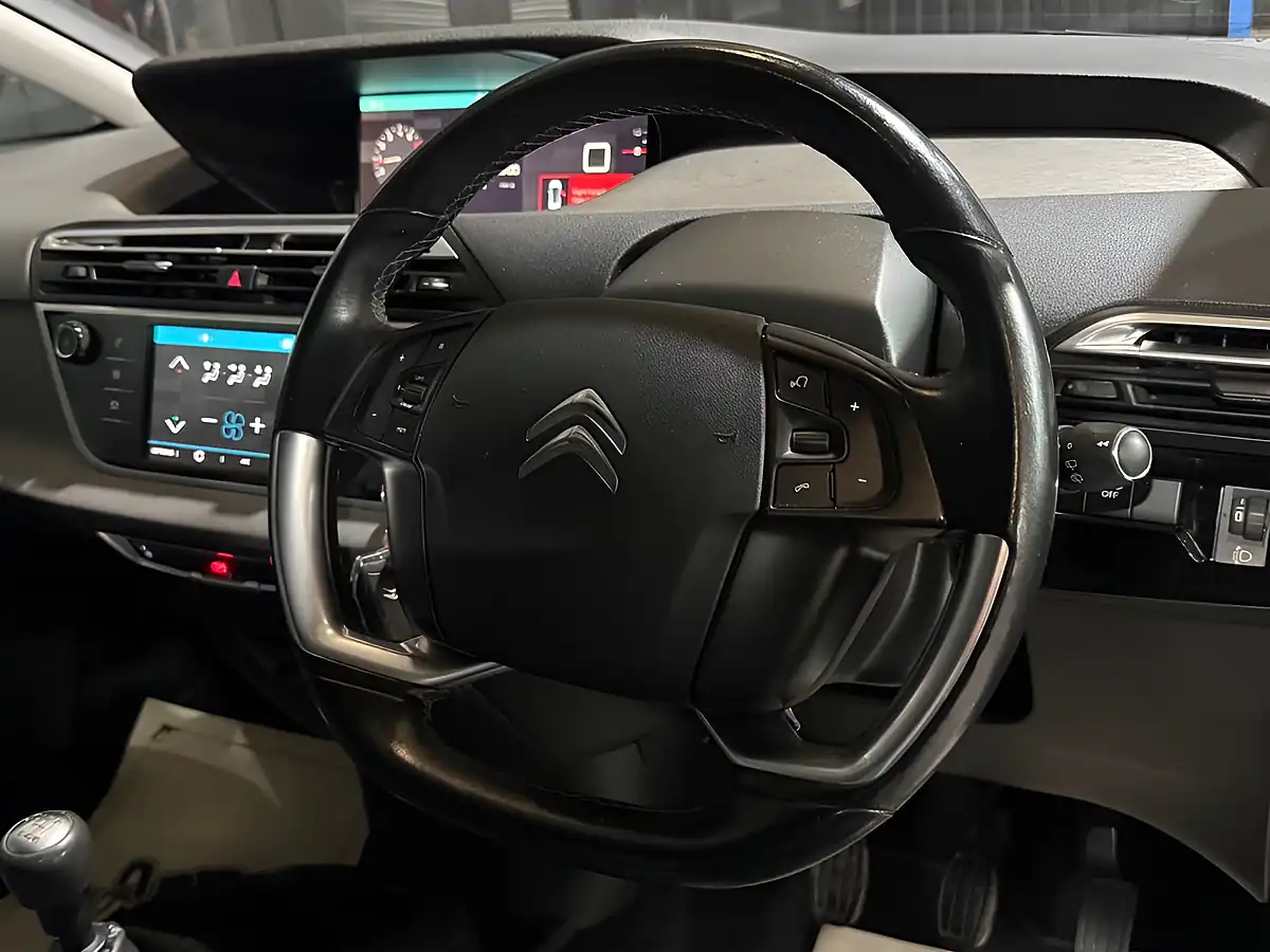 Used 2016 Citroen C4 Picasso Feel Lazuli Blue - Interior and Exterior details 10