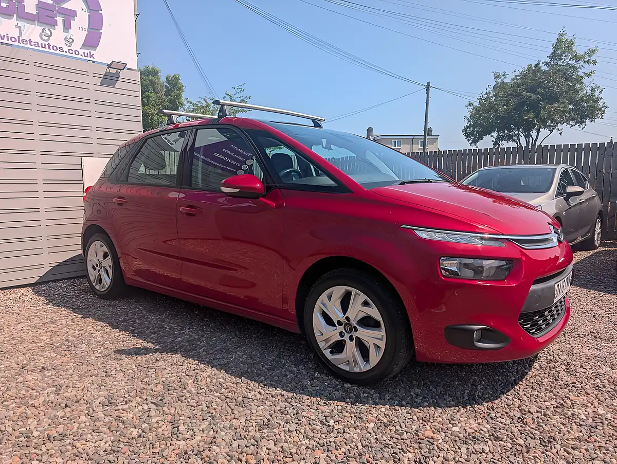 Used 2016 Citroen C4 Picasso Selection Red - Front View