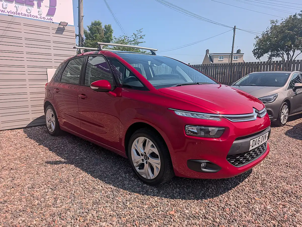 Used 2016 Citroen C4 Picasso Selection Red - Interior and Exterior details 5