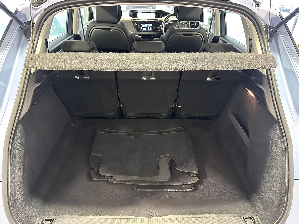 Used 2016 Citroen C4 Picasso Vtr+ Blue - Interior and Exterior details 11