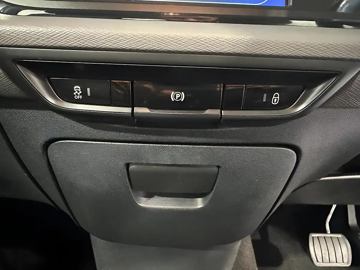 Used 2016 Citroen C4 Picasso Vtr+ Blue - Interior and Exterior details 15