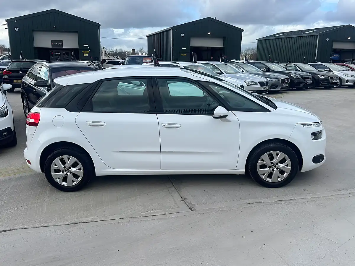 Used 2016 Citroen C4 Picasso Vtr+ White - Interior and Exterior details 10