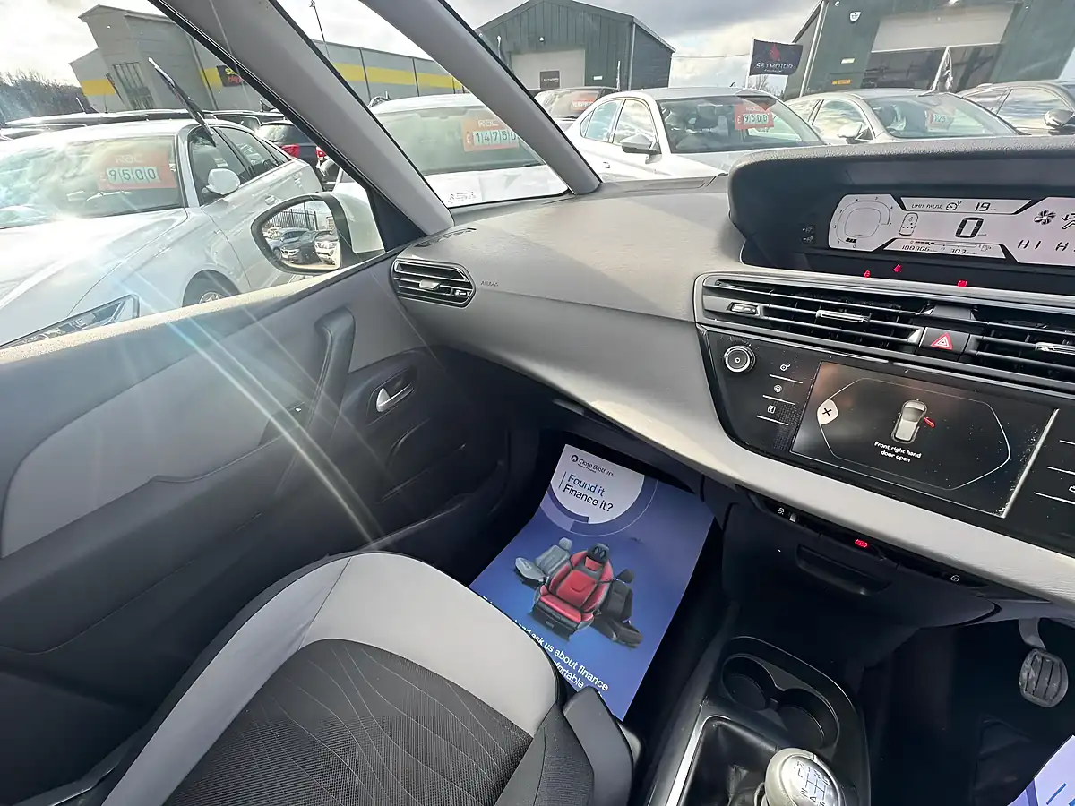 Used 2016 Citroen C4 Picasso Vtr+ White - Interior and Exterior details 13