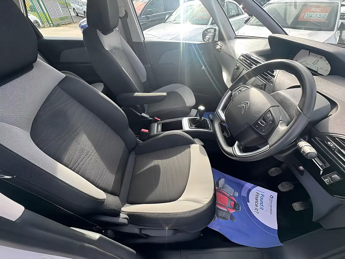 Used 2016 Citroen C4 Picasso Vtr+ White - Interior and Exterior details 16