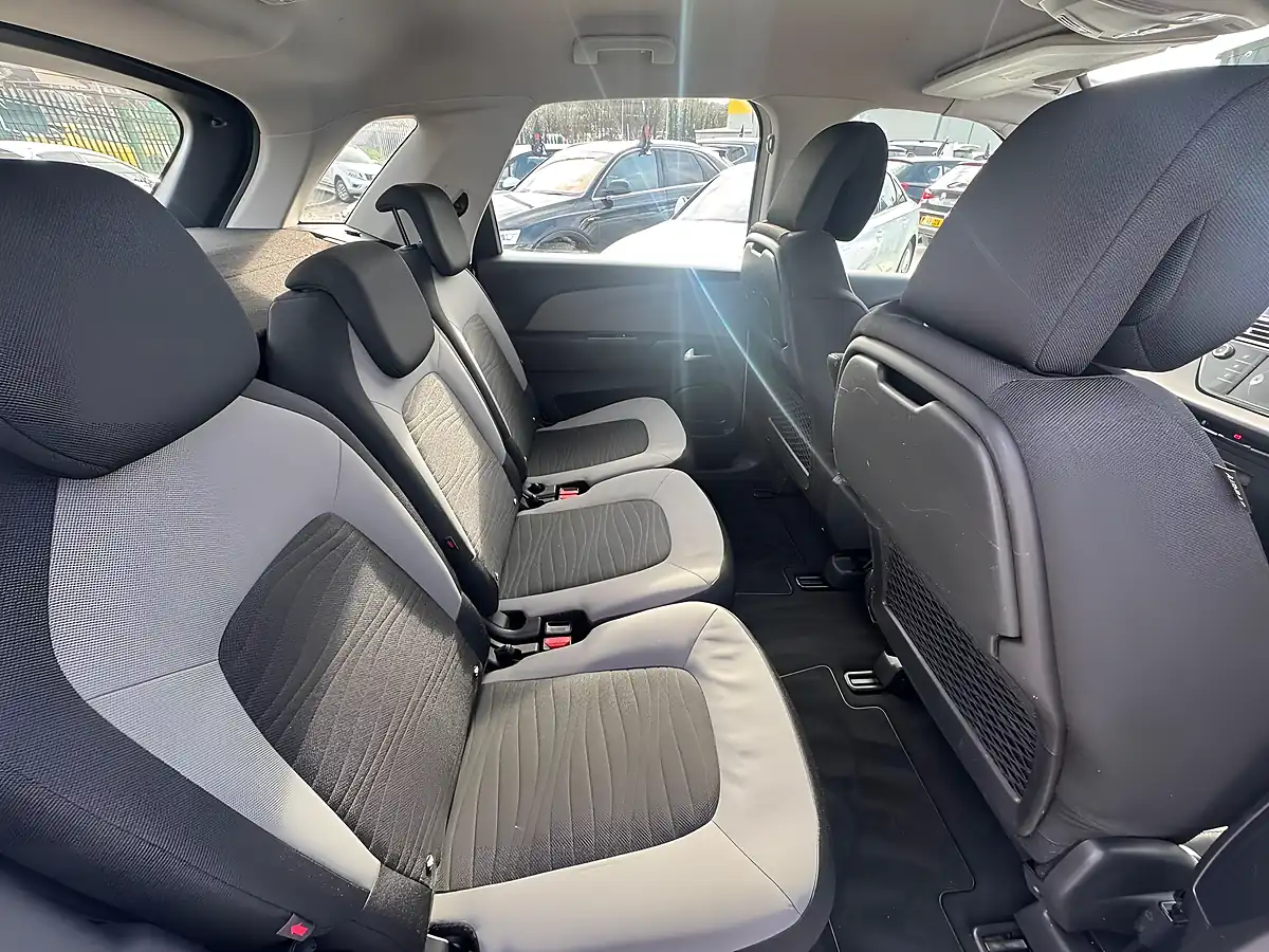Used 2016 Citroen C4 Picasso Vtr+ White - Interior and Exterior details 17