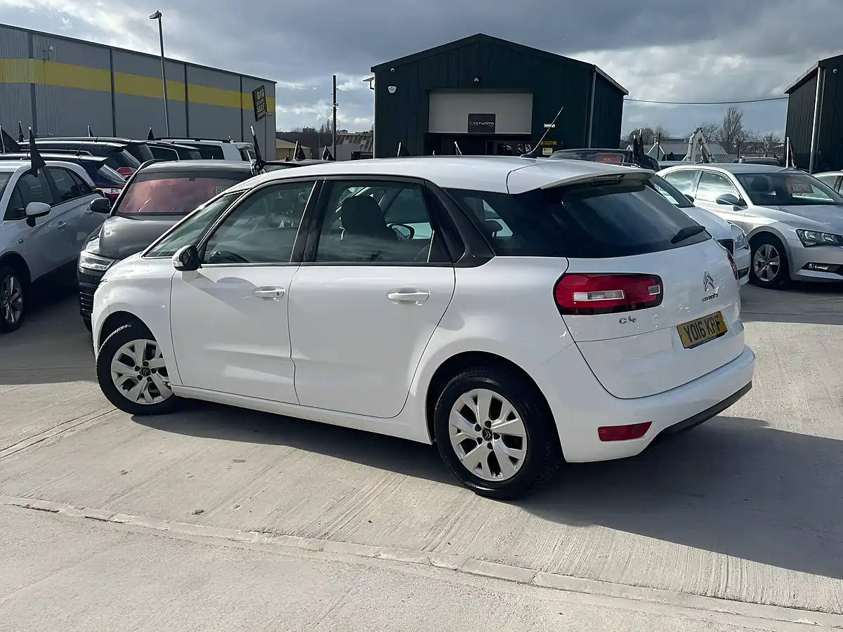 Used 2016 Citroen C4 Picasso Vtr+ White - Interior and Exterior details 7