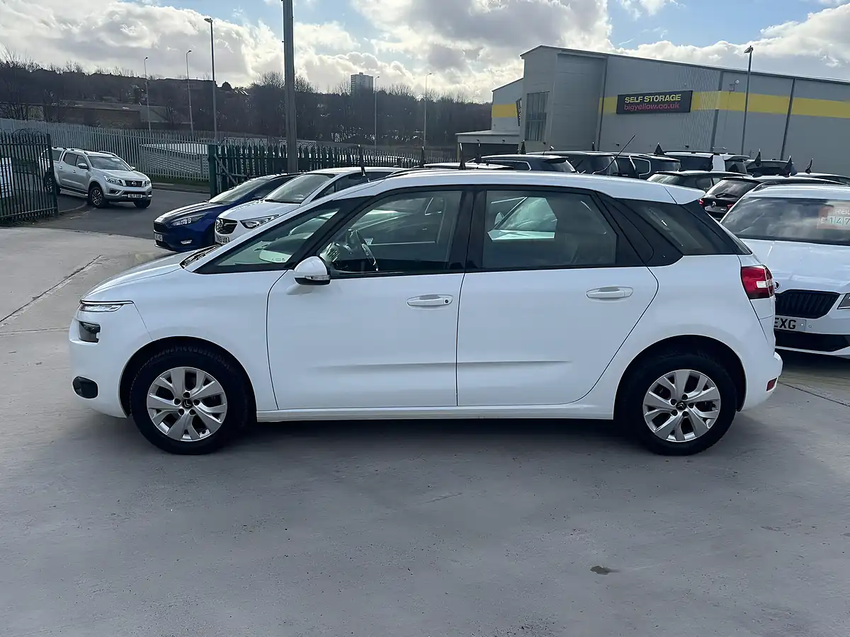 Used 2016 Citroen C4 Picasso Vtr+ White - Interior and Exterior details 8