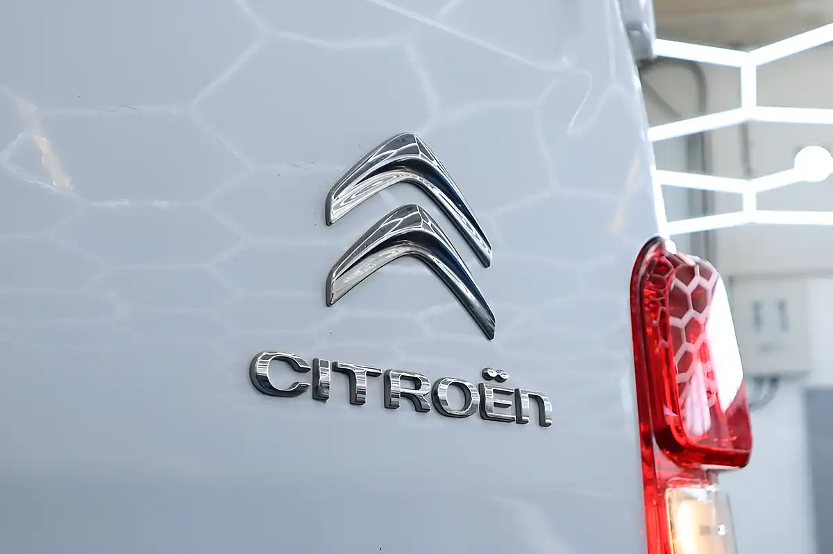 Used 2016 Citroen Dispatch M 1000 X White - Interior and Exterior details 10