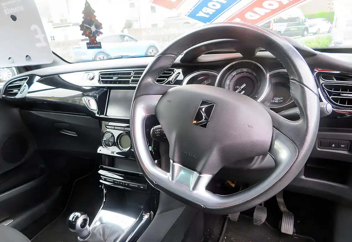 Used 2016 Citroen DS3 D-Style Metallic Blue - Interior and Exterior details 11