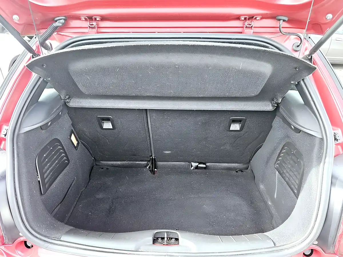 Used 2016 Citroen DS3 Dstyle Design Red - Interior and Exterior details 7