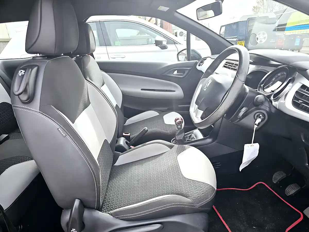 Used 2016 Citroen DS3 Dstyle Design Red - Interior and Exterior details 9