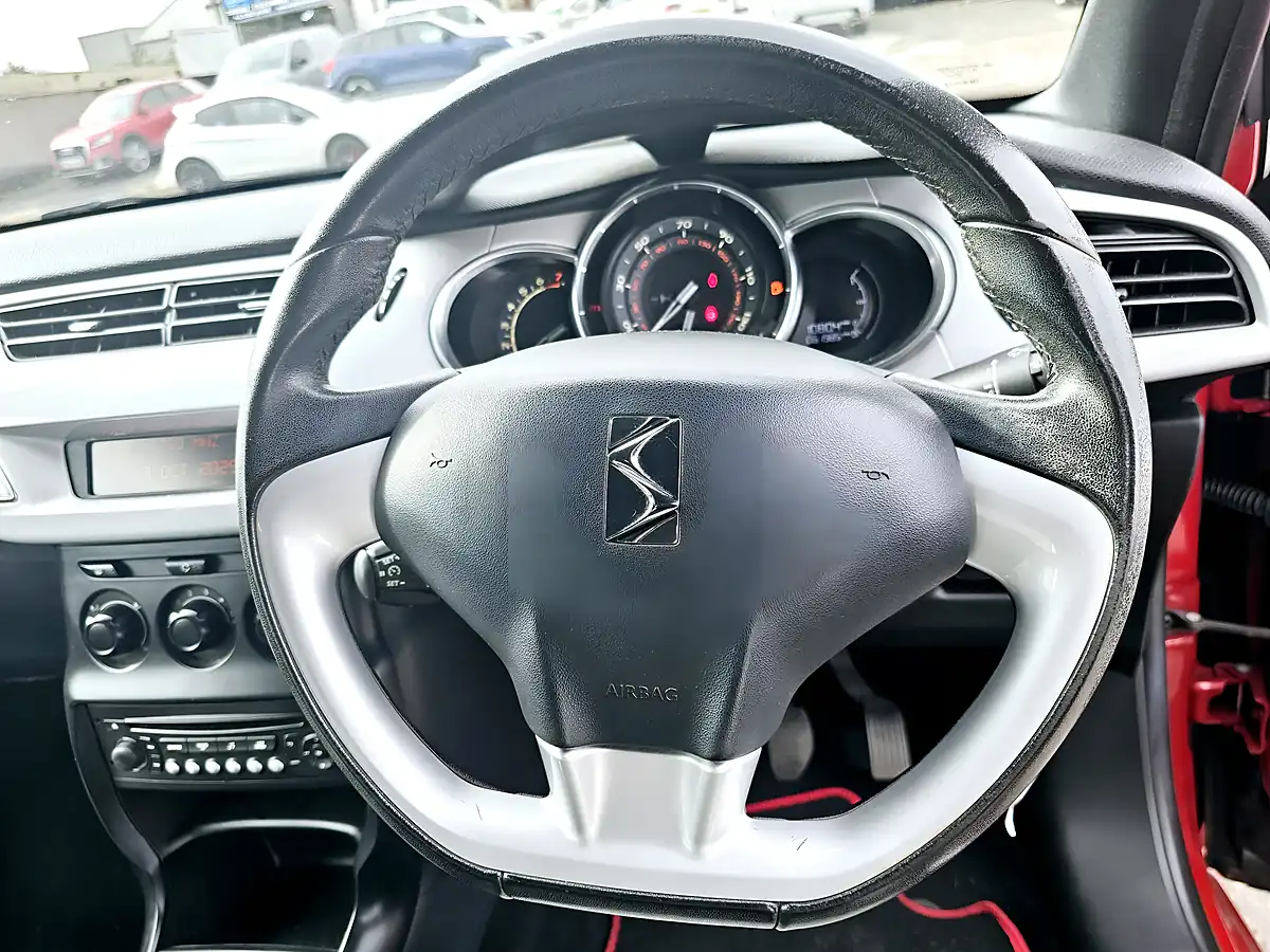 Used 2016 Citroen DS3 Dstyle Dsign Red - Interior and Exterior details 13