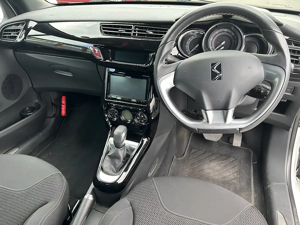 Used 2016 Citroen DS3 White - Interior and Exterior details 10