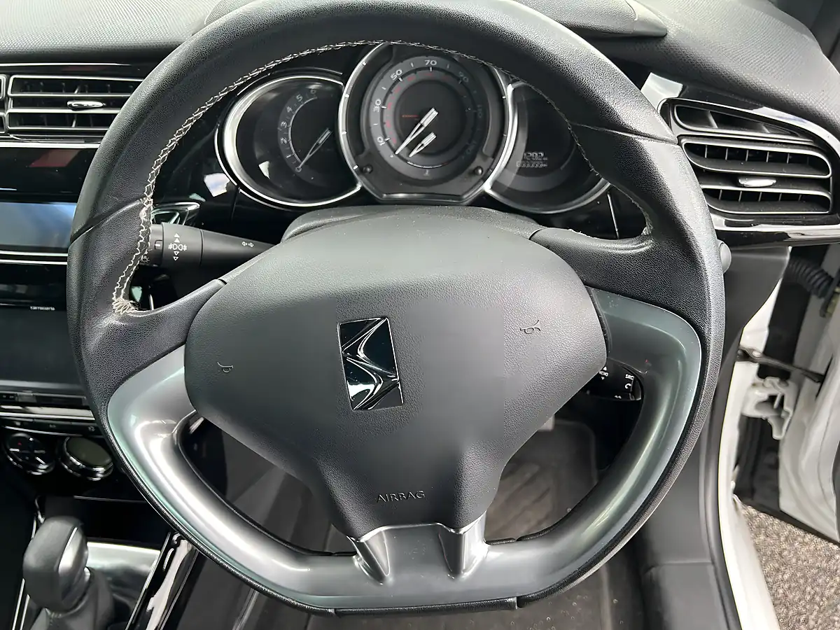 Used 2016 Citroen DS3 White - Interior and Exterior details 12