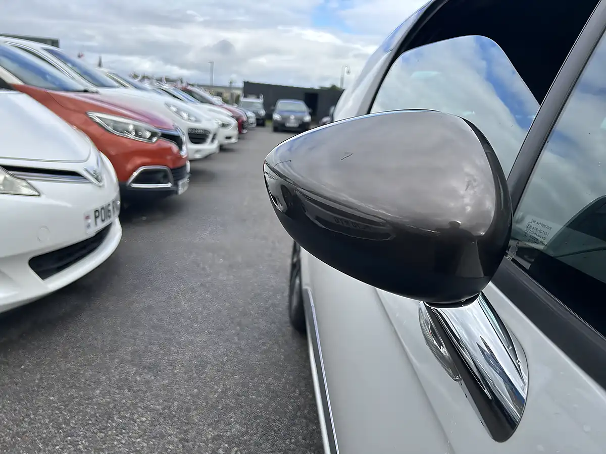 Used 2016 Citroen DS3 White - Interior and Exterior details 16