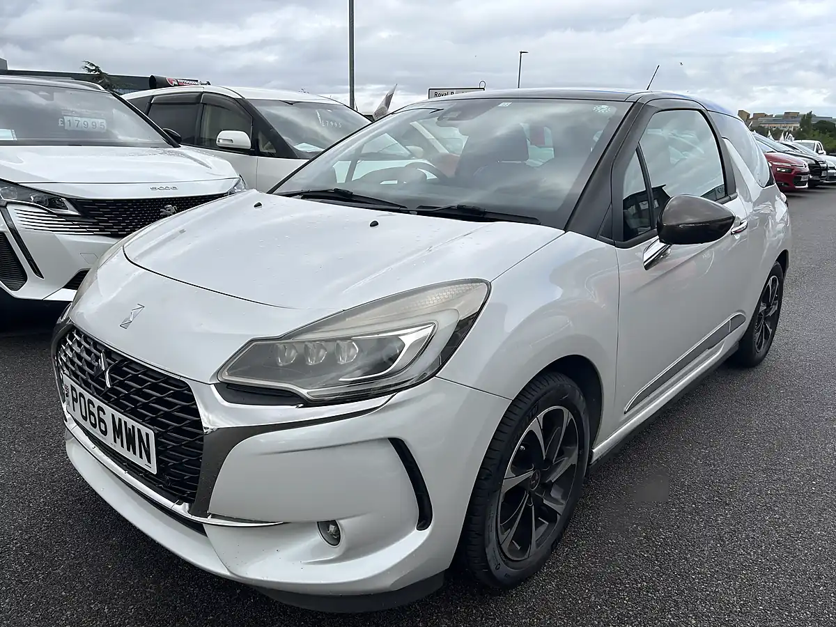 Used 2016 Citroen DS3 White - Interior and Exterior details 3