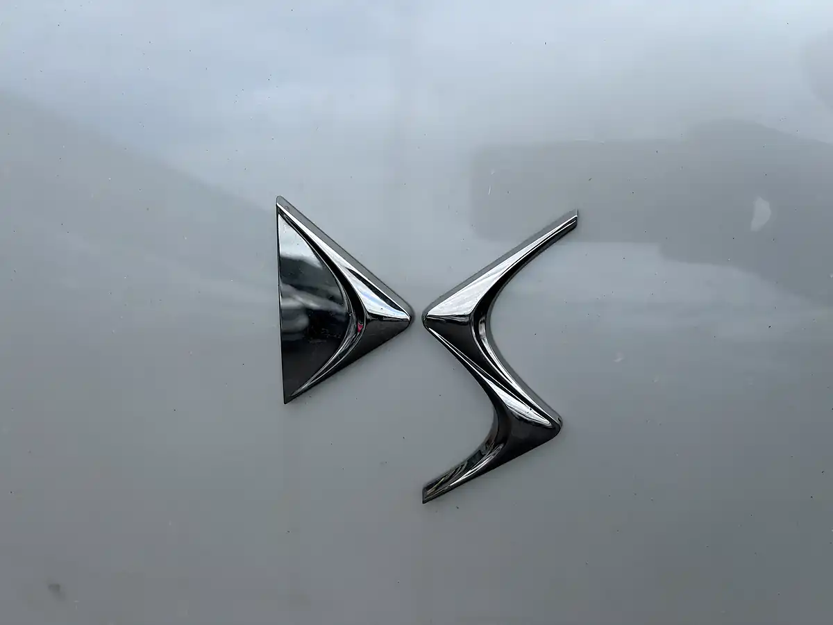 Used 2016 Citroen DS3 White - Interior and Exterior details 9