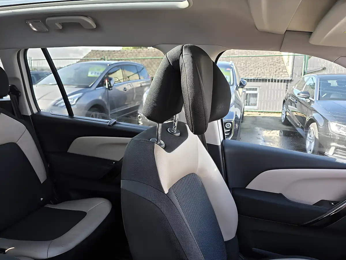 Used 2016 Citroen Grand C4 Picasso Exclusive+ White - Interior and Exterior details 14