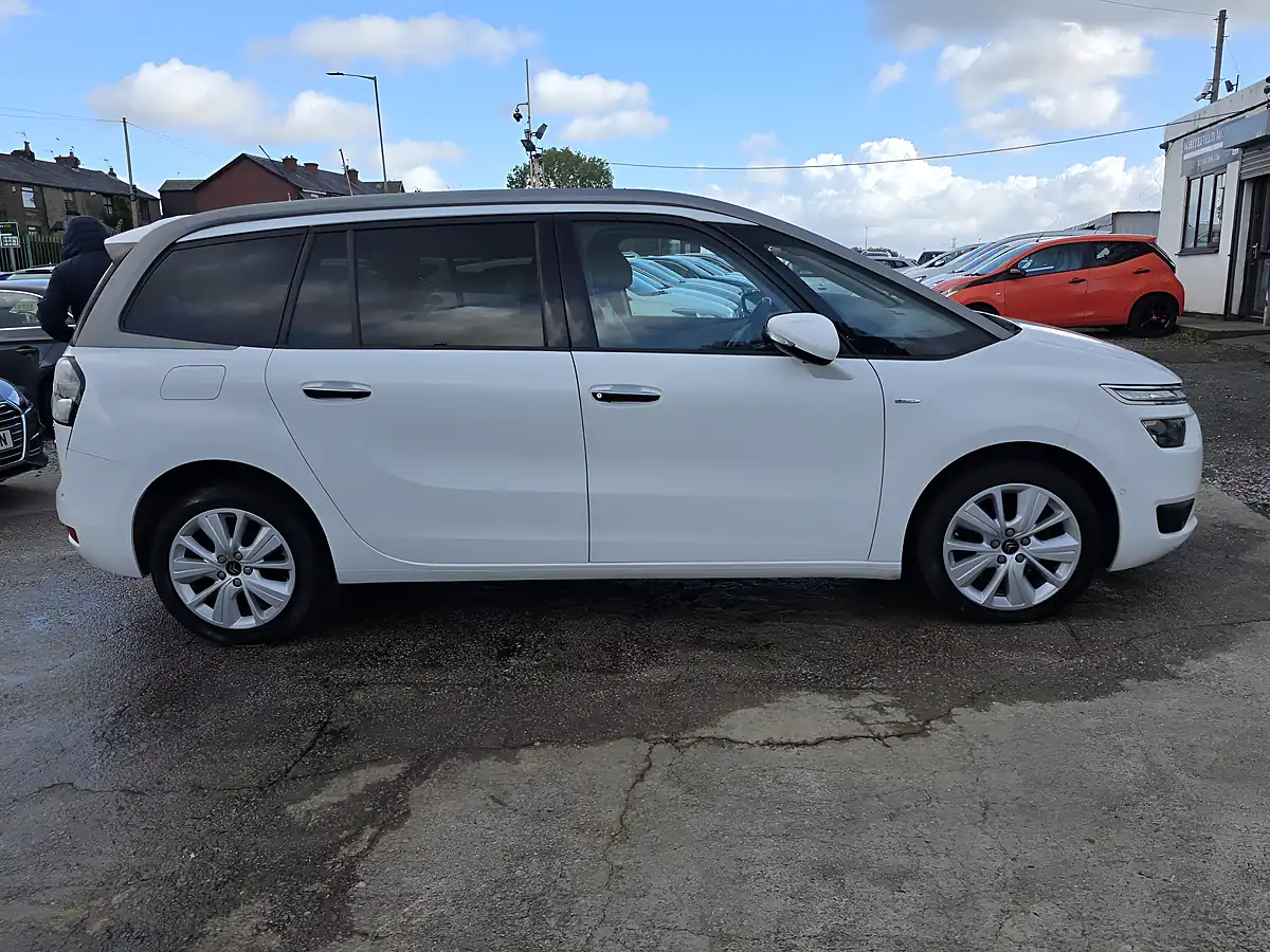 Used 2016 Citroen Grand C4 Picasso Exclusive+ White - Interior and Exterior details 4