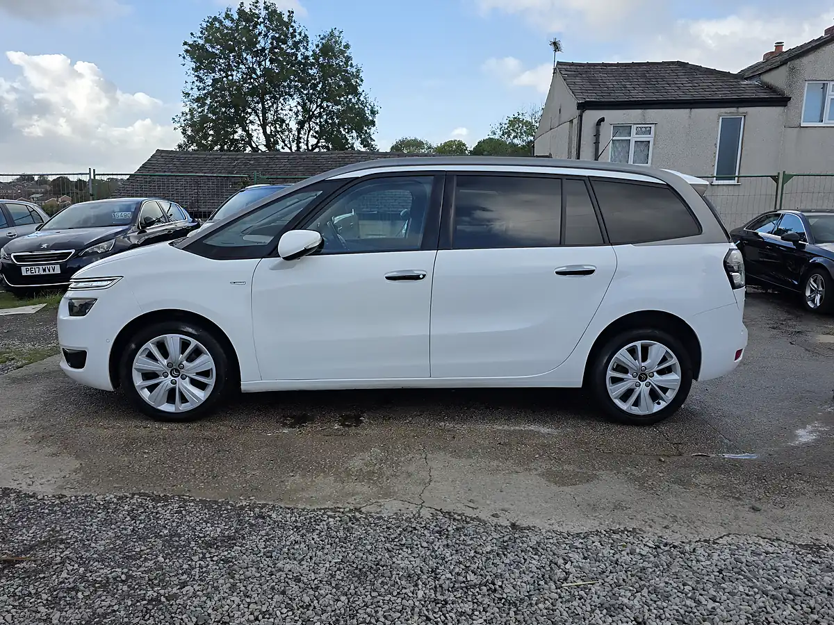 Used 2016 Citroen Grand C4 Picasso Exclusive+ White - Interior and Exterior details 5