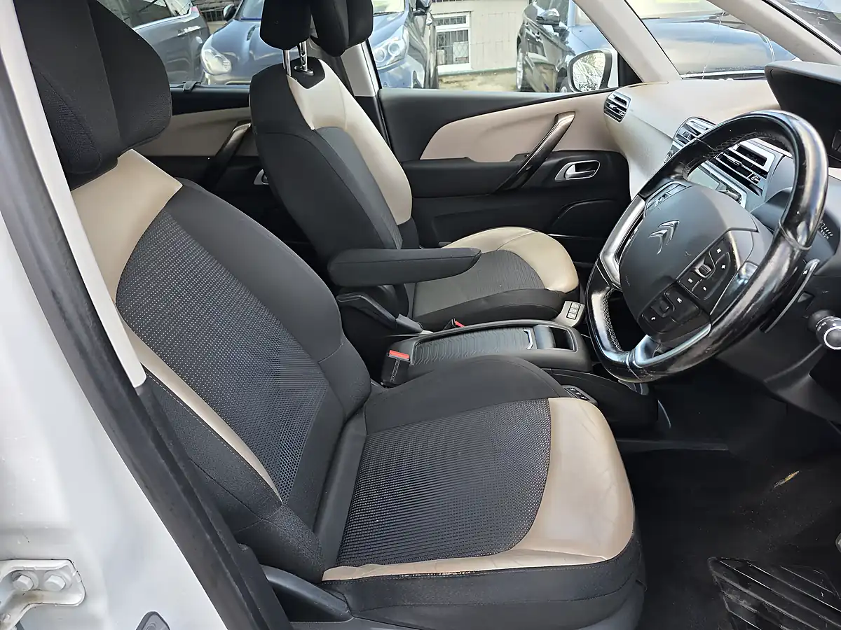 Used 2016 Citroen Grand C4 Picasso Exclusive+ White - Interior and Exterior details 9