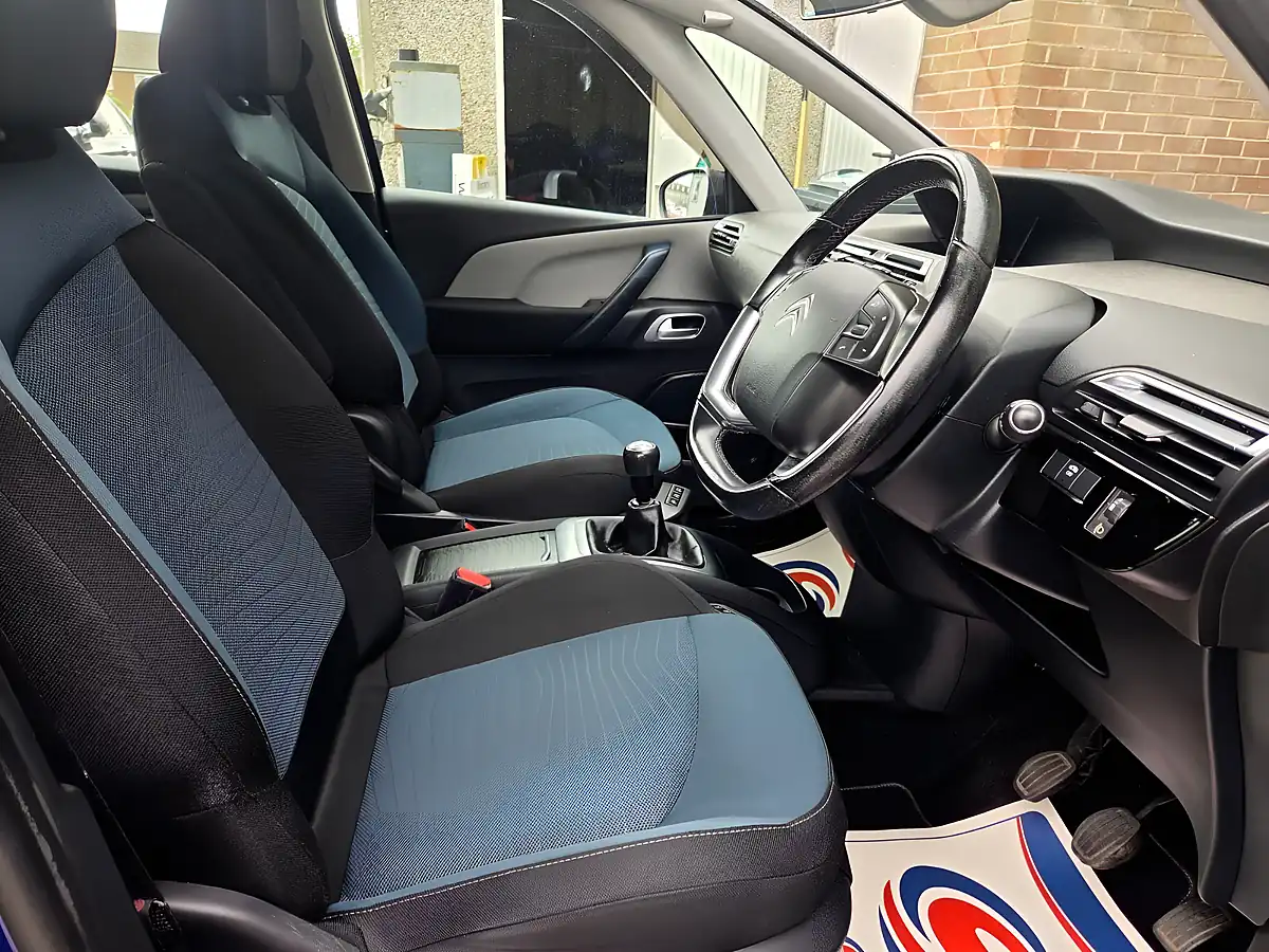 Used 2016 Citroen Grand C4 Picasso Feel Blue - Interior and Exterior details 11