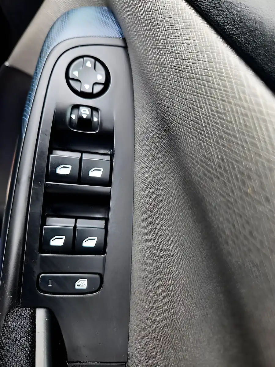 Used 2016 Citroen Grand C4 Picasso Feel Blue - Interior and Exterior details 17
