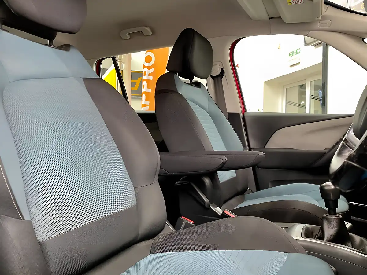 Used 2016 Citroen Grand C4 Picasso Feel Red - Interior and Exterior details 7
