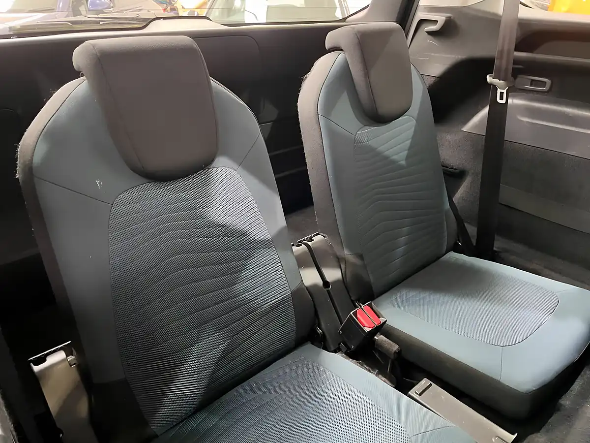 Used 2016 Citroen Grand C4 Picasso Feel Red - Interior and Exterior details 9