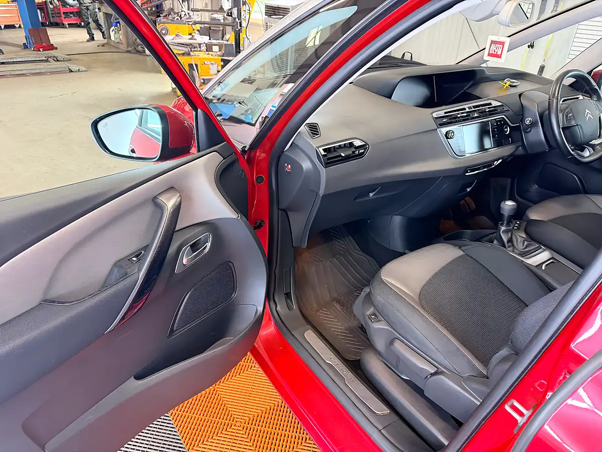 Used 2016 Citroen Grand C4 Picasso Flair Red - Interior and Exterior details 11