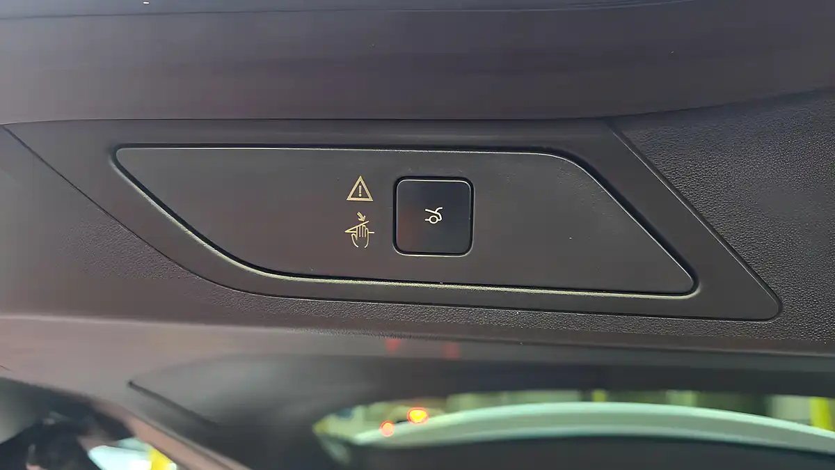 Used 2016 Citroen Grand C4 Picasso Flair White - Interior and Exterior details 16