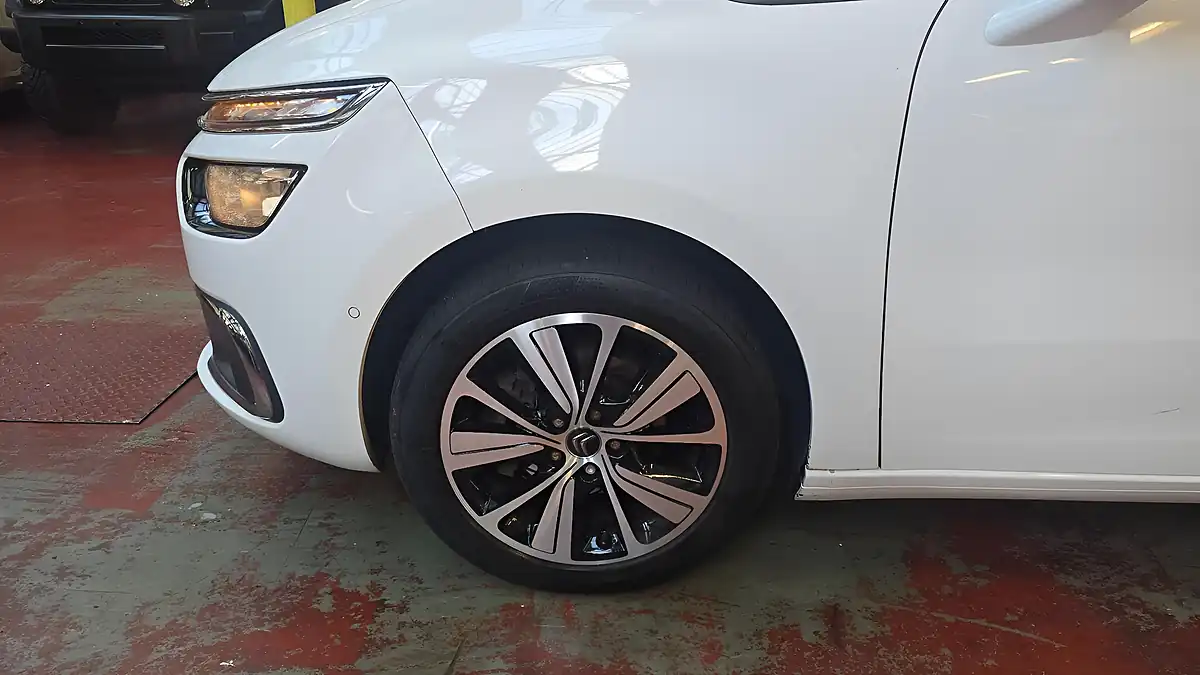 Used 2016 Citroen Grand C4 Picasso Flair White - Interior and Exterior details 19
