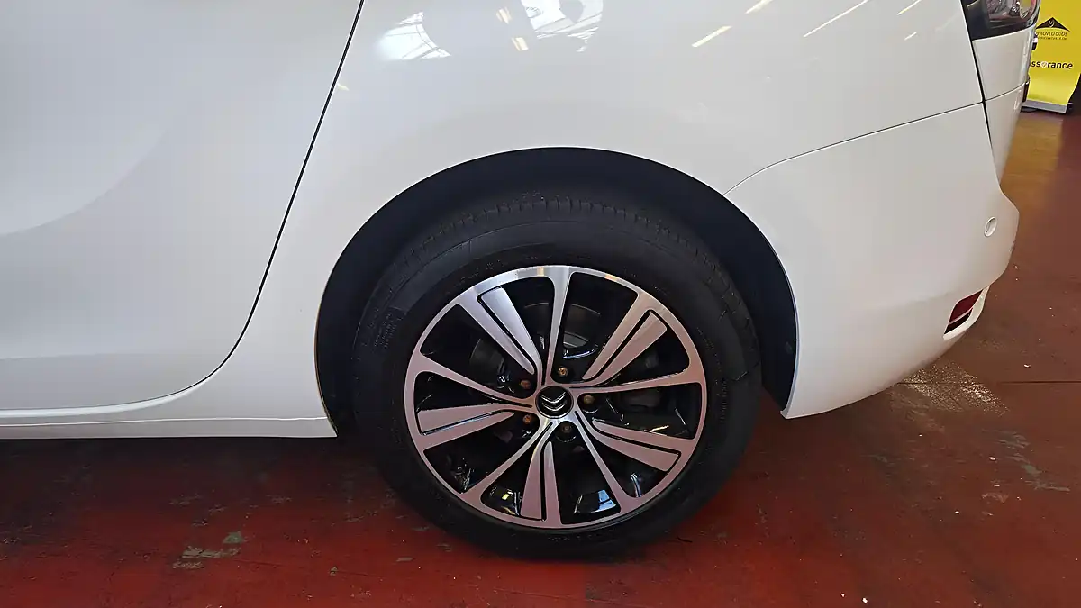 Used 2016 Citroen Grand C4 Picasso Flair White - Interior and Exterior details 20