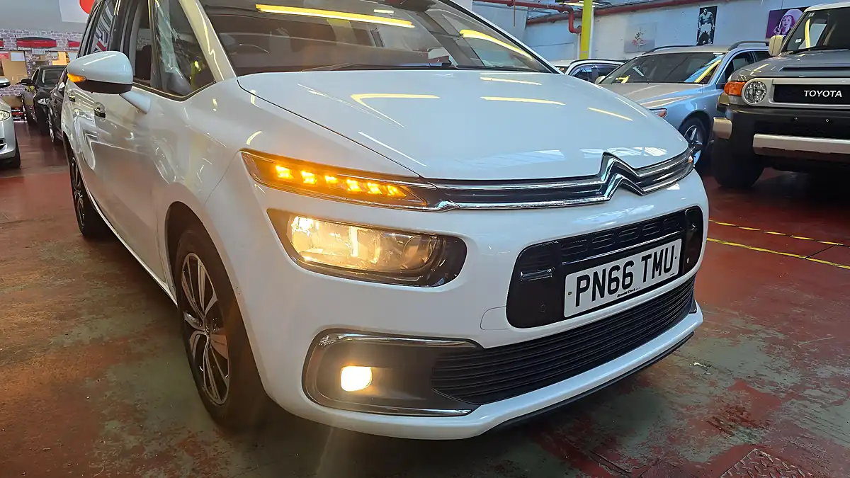 Used 2016 Citroen Grand C4 Picasso Flair White - Interior and Exterior details 3