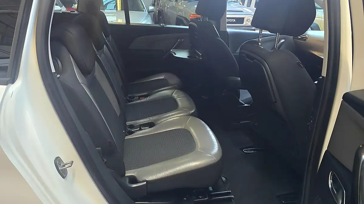 Used 2016 Citroen Grand C4 Picasso Flair White - Interior and Exterior details 6