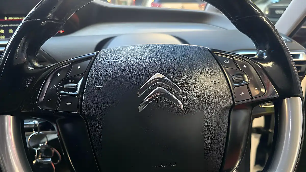 Used 2016 Citroen Grand C4 Picasso Flair White - Interior and Exterior details 7